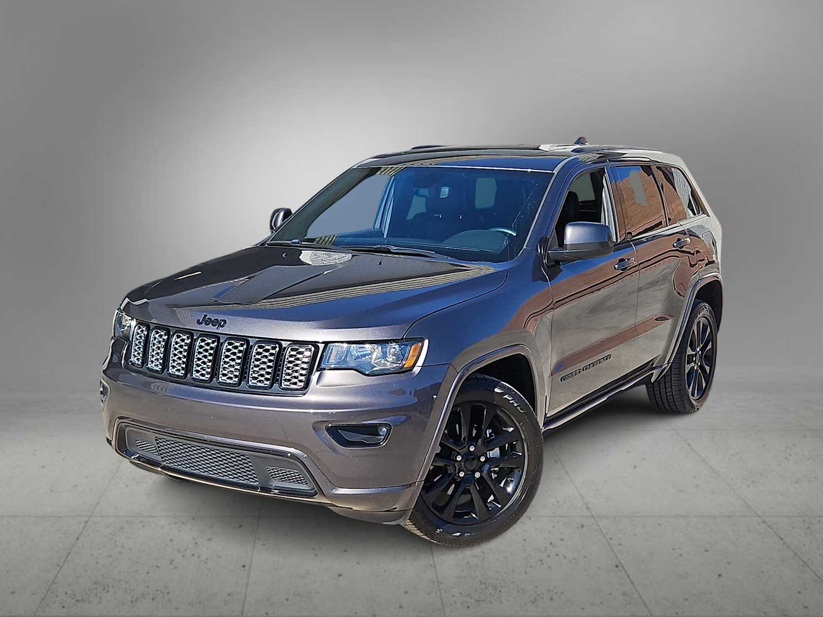 2018 Jeep Grand Cherokee Altitude's photo