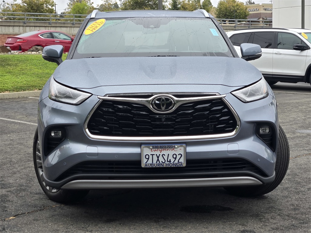 2022 Toyota Highlander Platinum photo 2