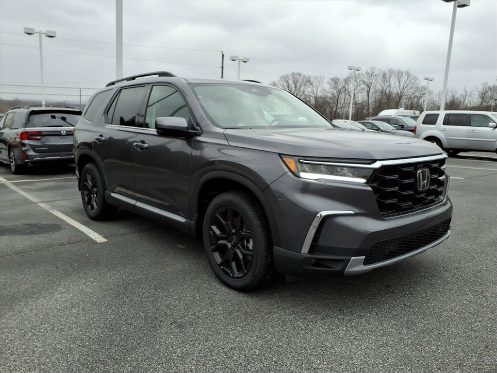 2025 Honda Pilot Touring's photo
