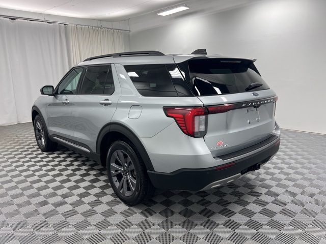 2025 Ford Explorer photo 4