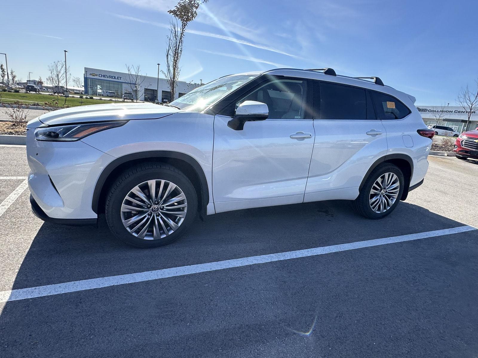 2022 Toyota Highlander Platinum photo 2