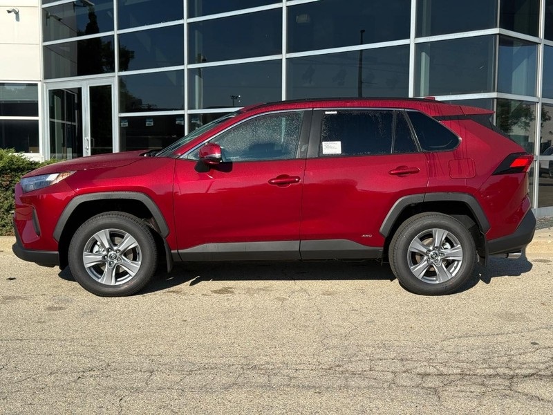 2025 Toyota RAV4 Hybrid XLE photo 7