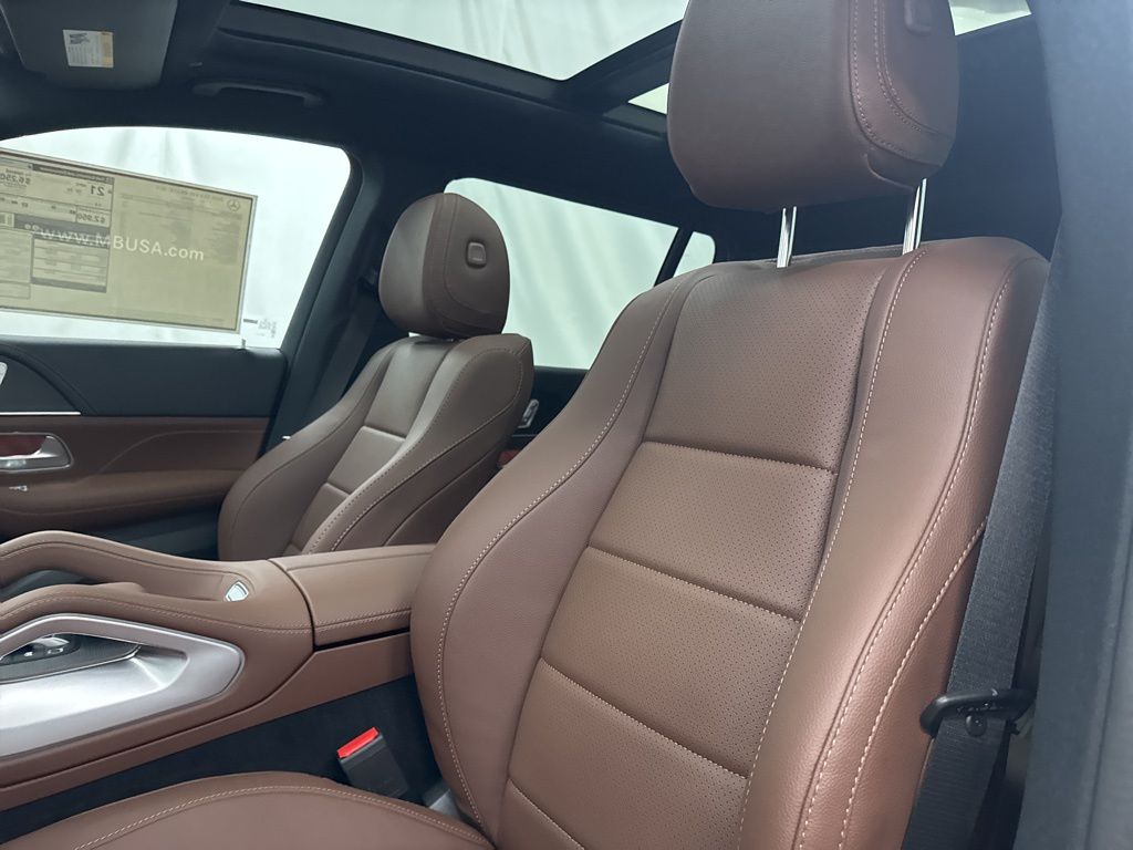 2026 Mercedes Benz GLS 450 4MATIC photo 12
