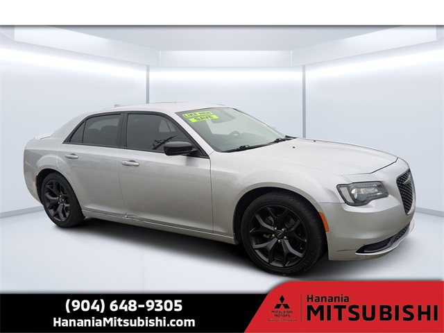 2021 Chrysler 300 Touring's photo