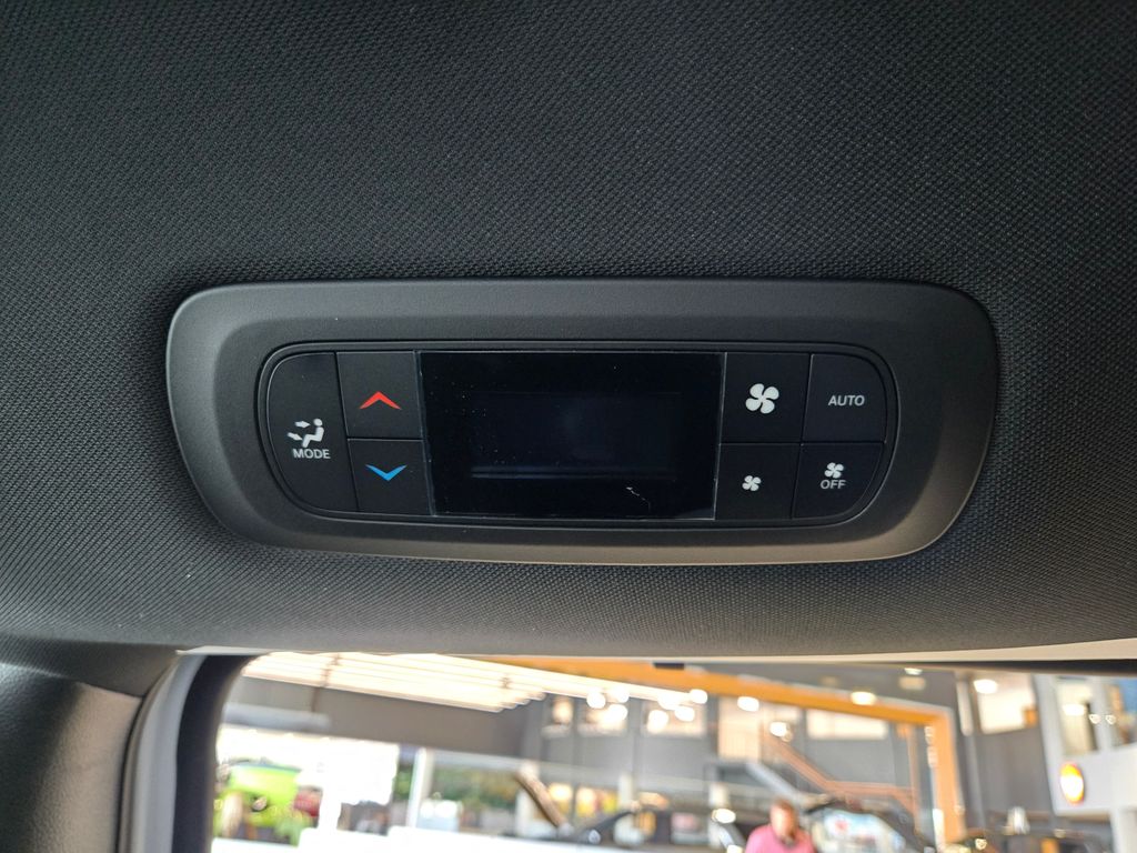 2025 Chrysler Pacifica photo 22