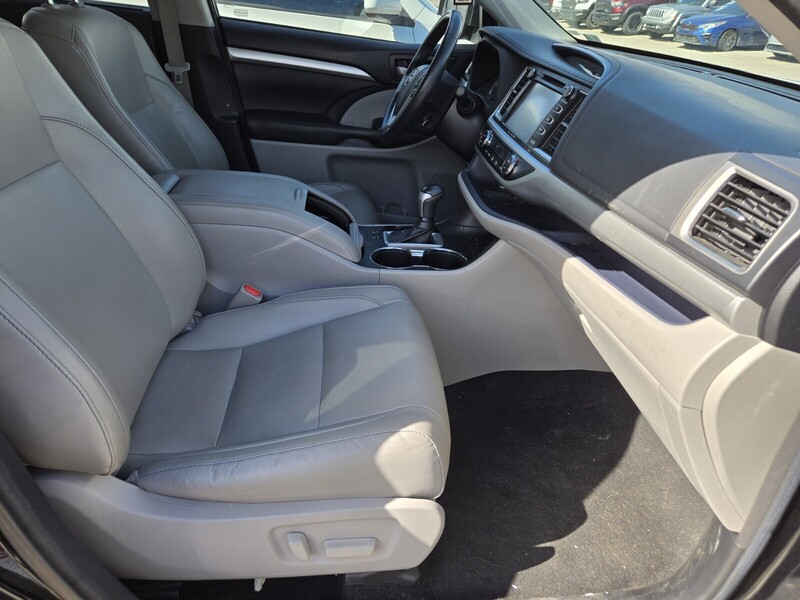 2018 Toyota Highlander SE photo 4