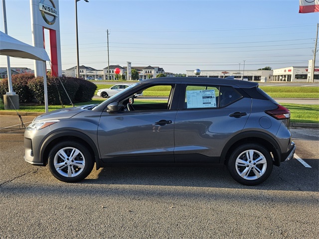 2025 Nissan Kicks Play S photo 2