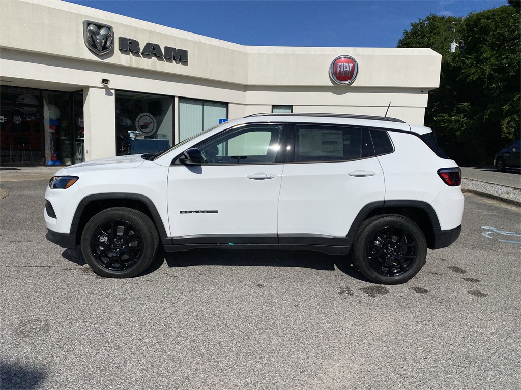 2025 Jeep Compass Latitude photo 3