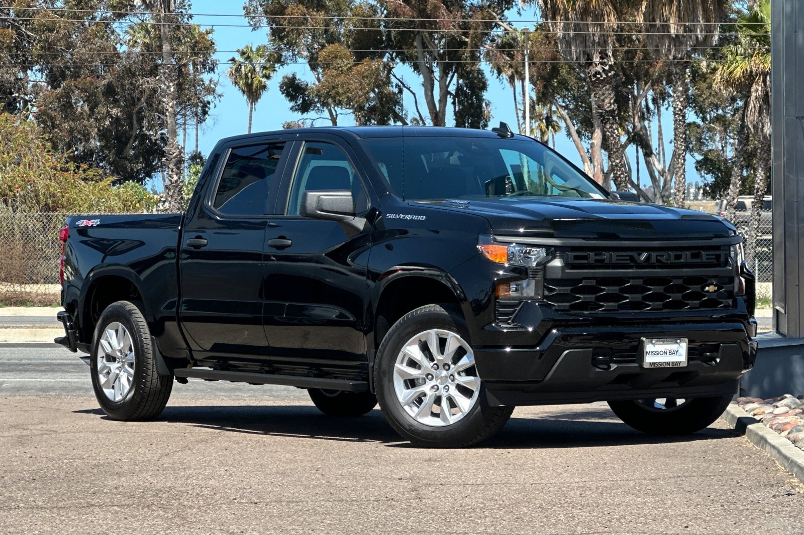 2025 Chevrolet Silverado 1500 Custom photo 2