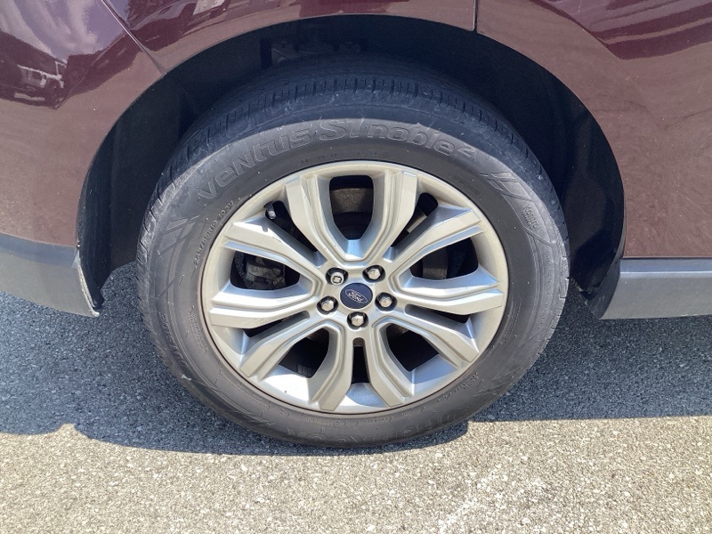 2021 Ford Edge Titanium photo 9