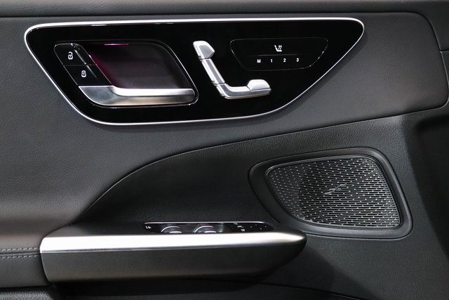 2025 Mercedes Benz C 300 4MATIC photo 3