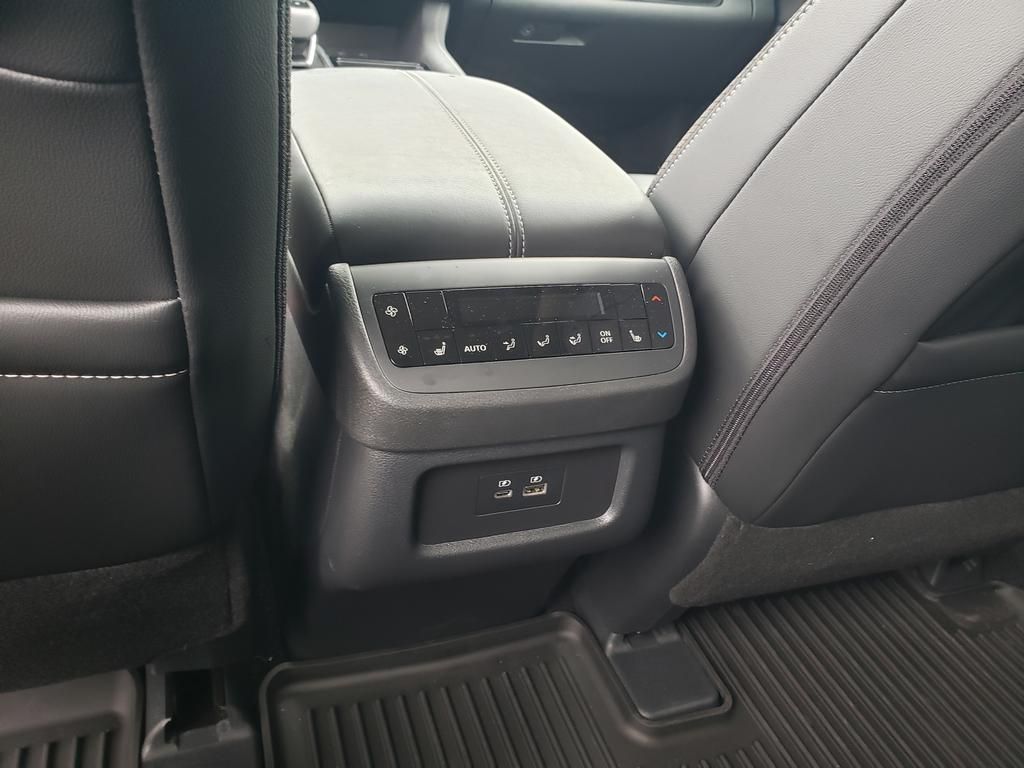 2025 Nissan Pathfinder SL photo 19
