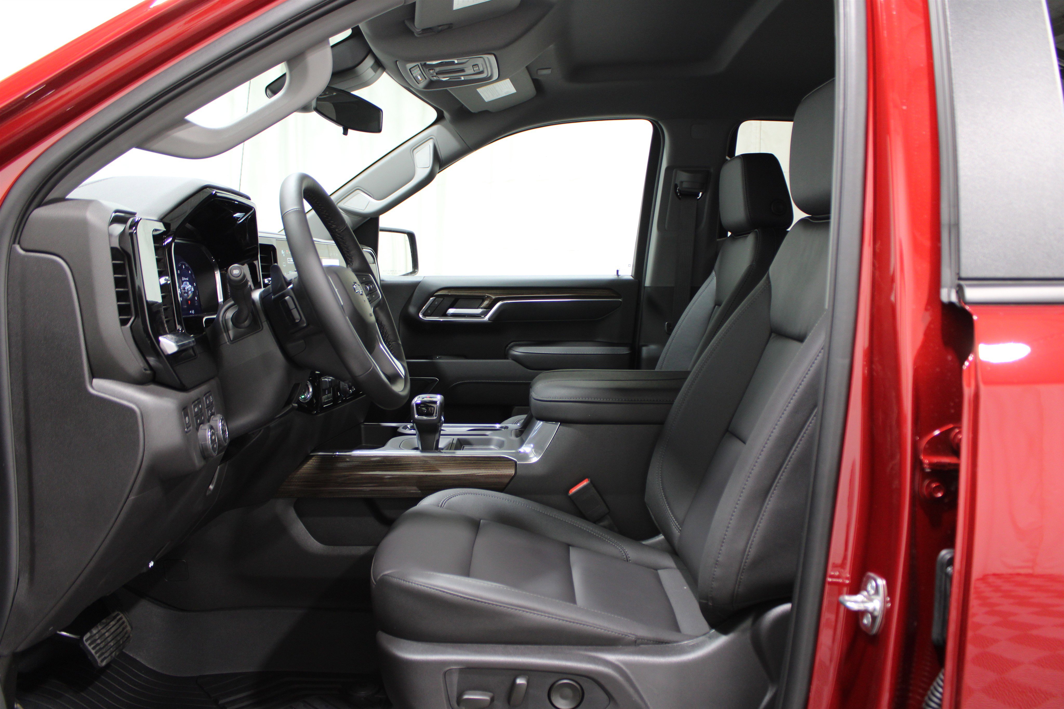 2026 Chevrolet Silverado 1500 LT Trail Boss photo 2
