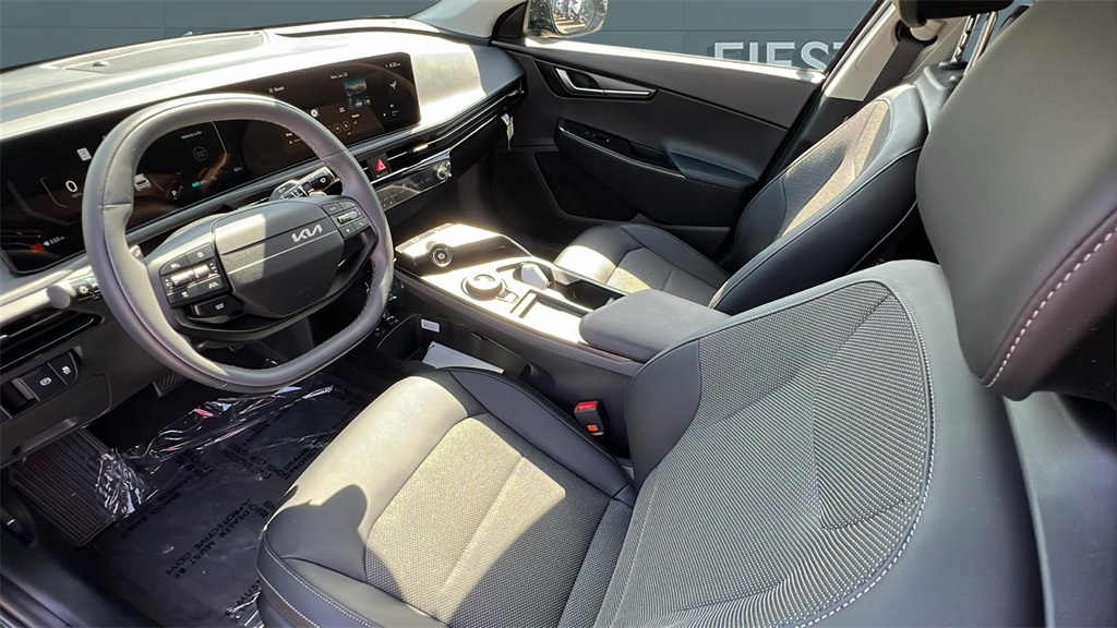 2025 Kia EV6 Light photo 16