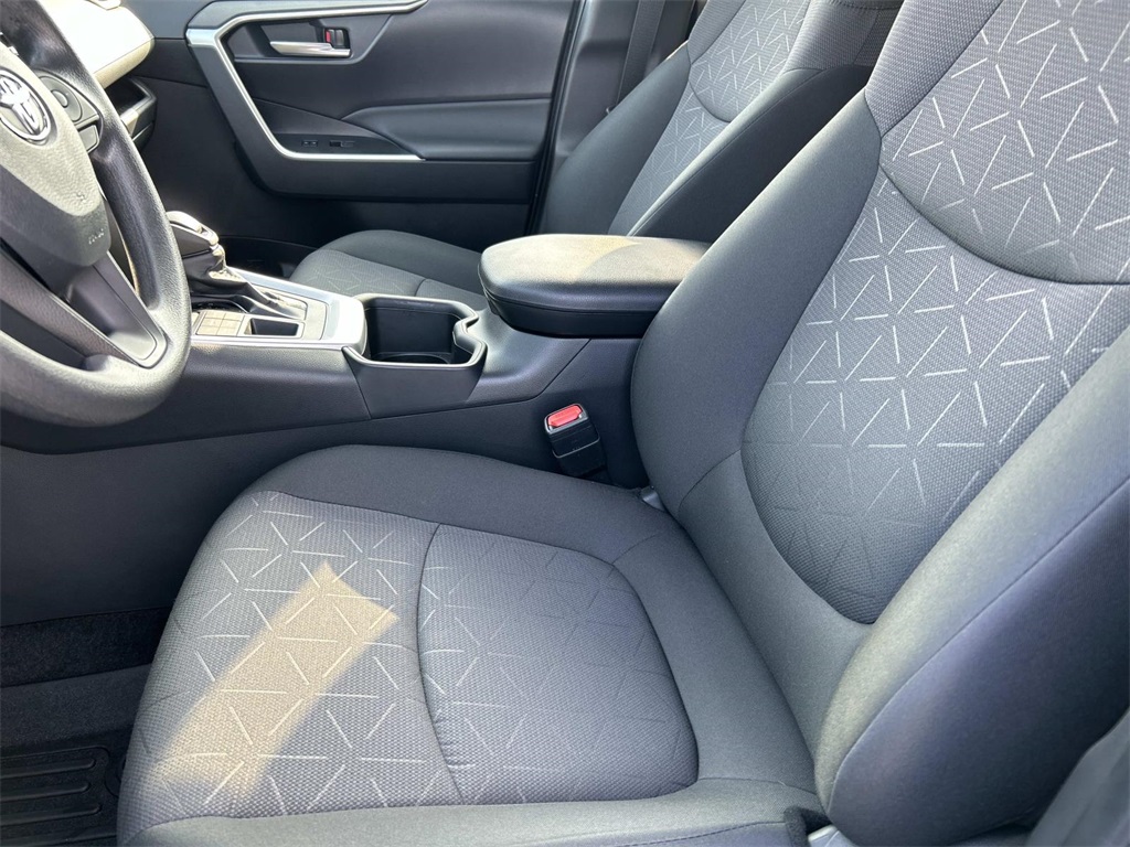 2024 Toyota RAV4 XLE photo 26