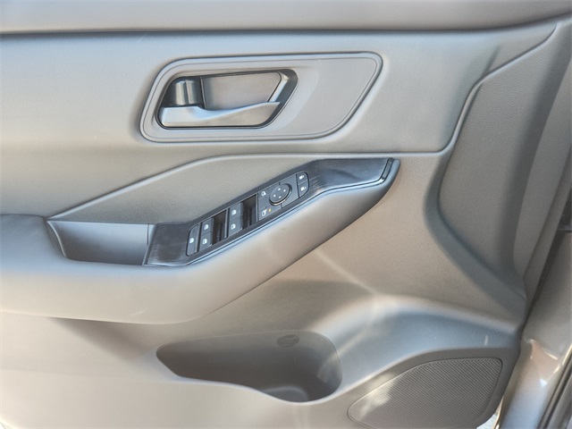 2026 Nissan Rogue S photo 18
