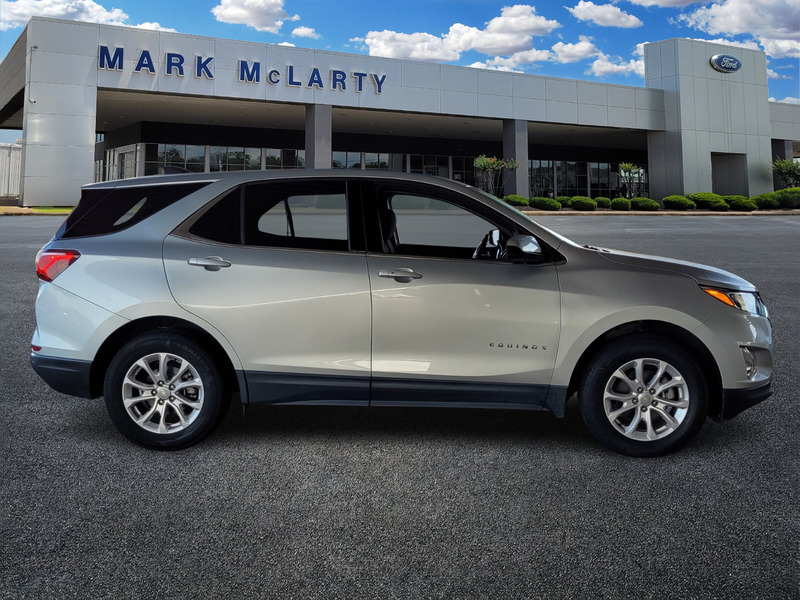 2020 Chevrolet Equinox LT photo 2
