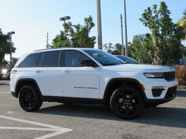 2025 Jeep Grand Cherokee Limited photo 2