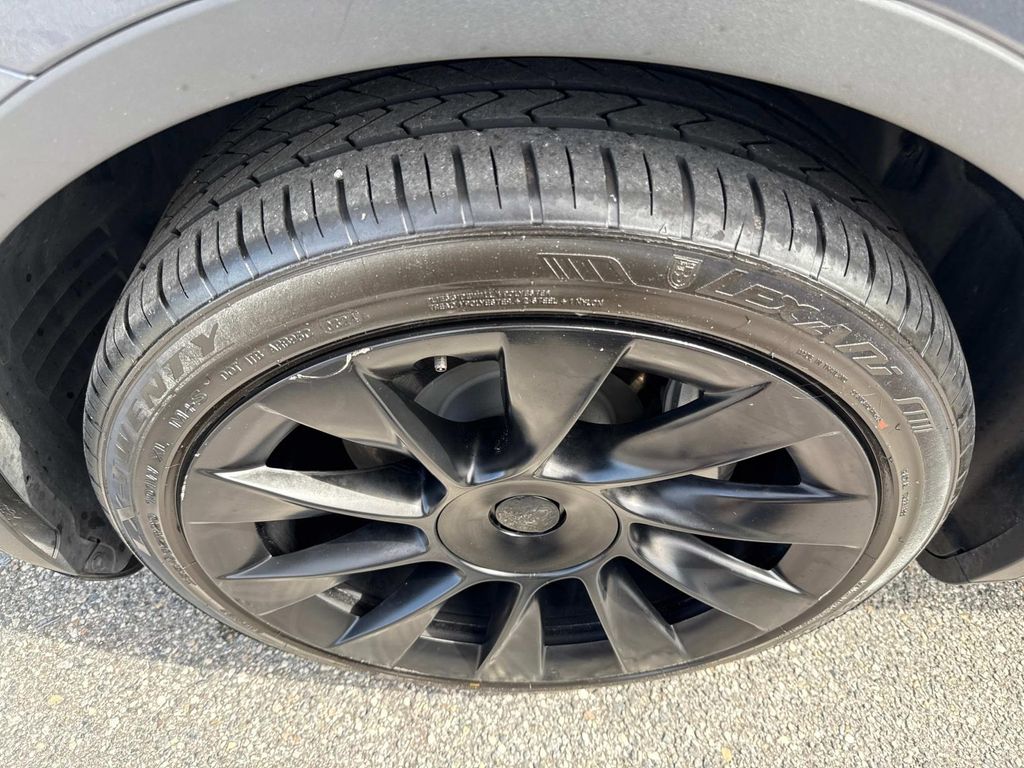 2022 Tesla Model Y Long Range photo 9