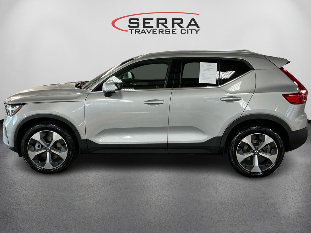 2023 Volvo XC40 Plus photo 8