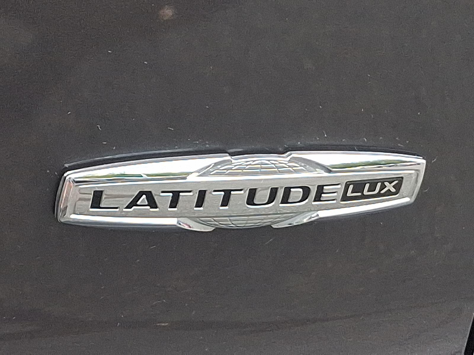2022 Jeep Cherokee Latitude Lux photo 28