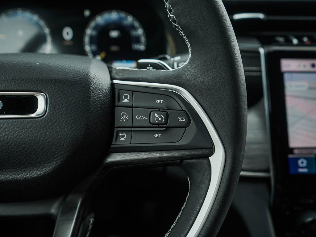 2025 Jeep Grand Cherokee Limited photo 17