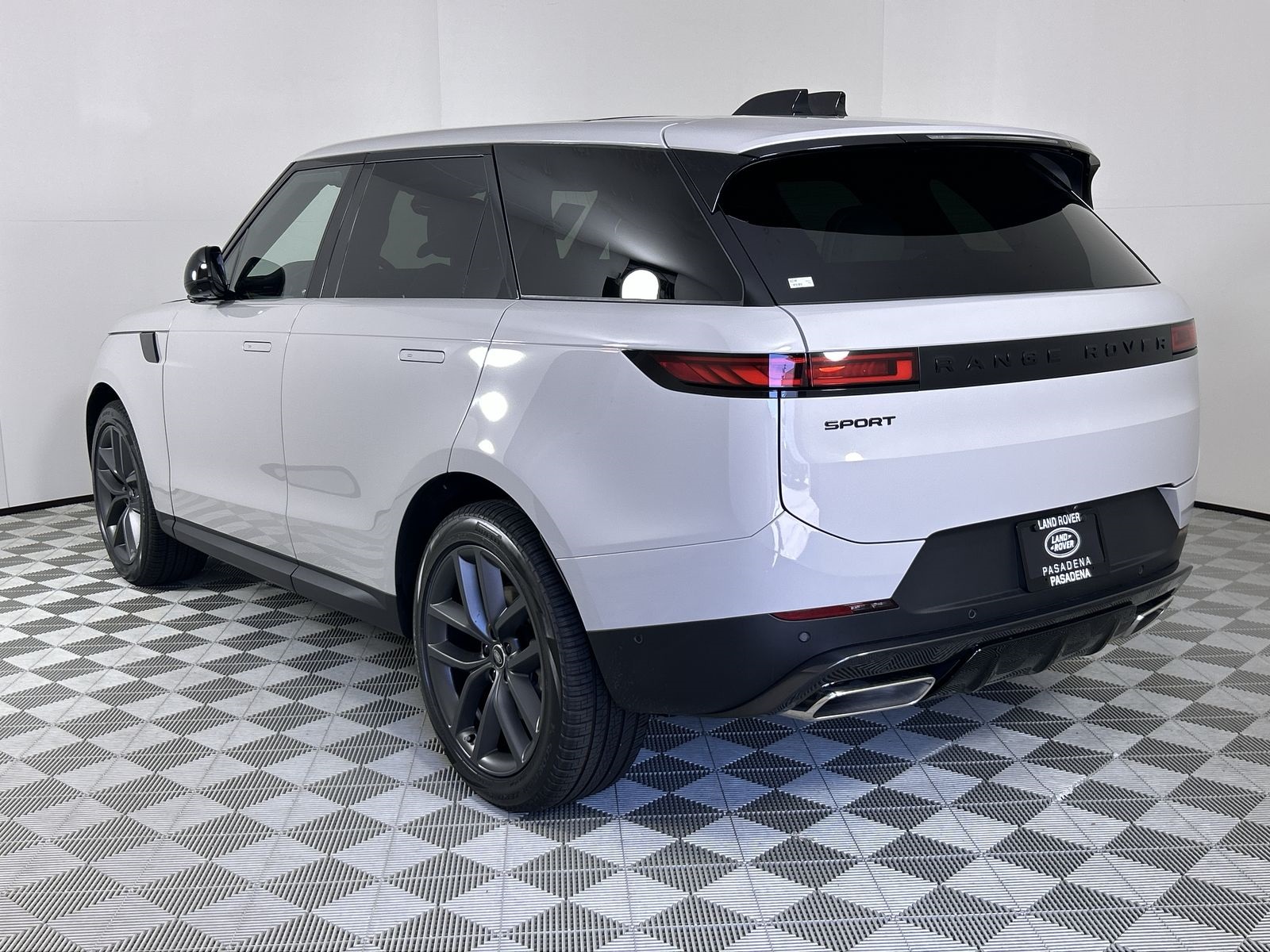 2025 Land Rover Range Rover Sport SE photo 3