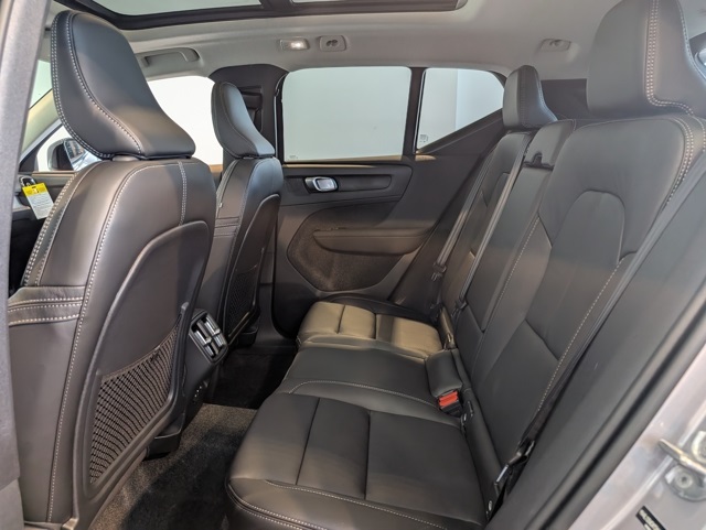 2026 Volvo XC60 B5 Plus photo 24