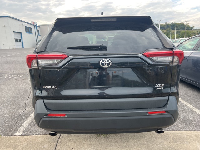 2019 Toyota RAV4 XLE photo 3