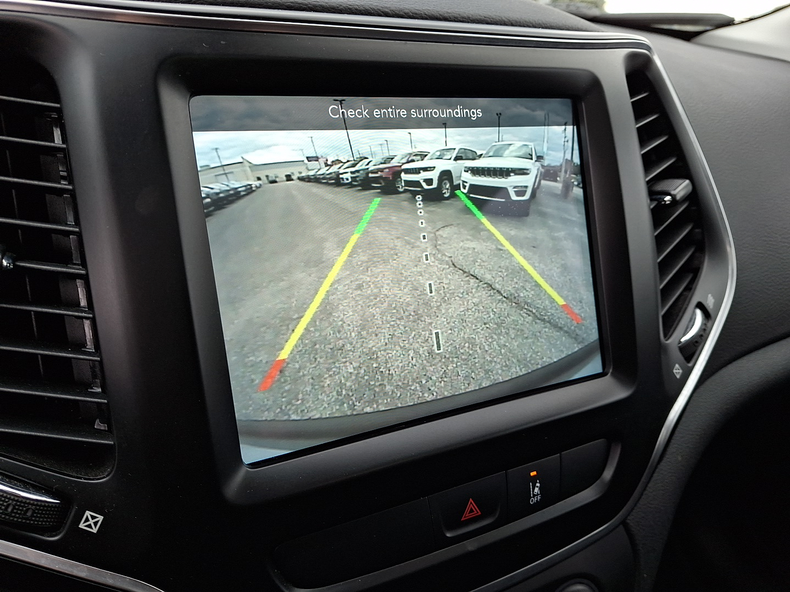 2022 Jeep Cherokee Latitude Lux photo 3