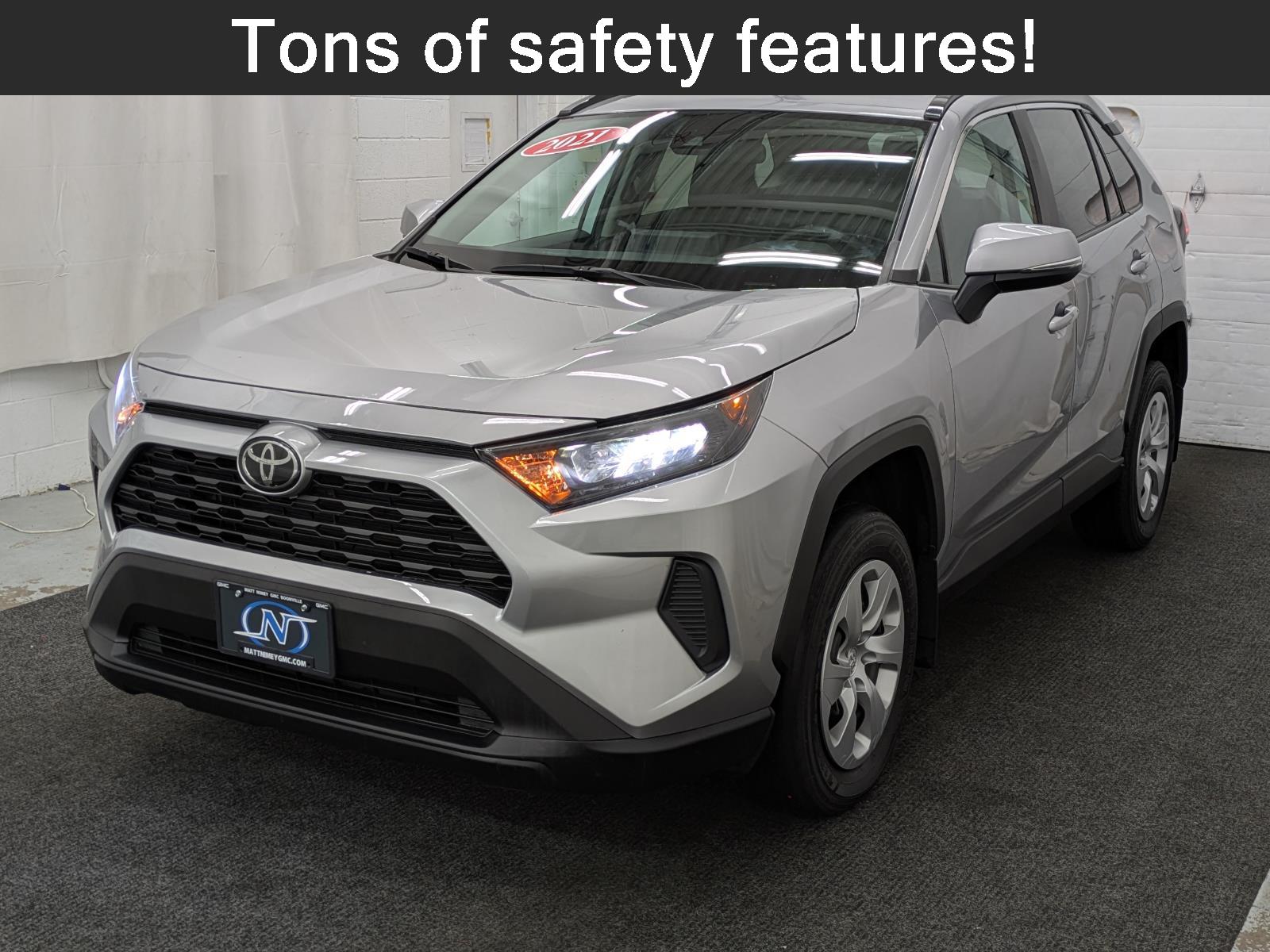2021 Toyota RAV4 LE's photo