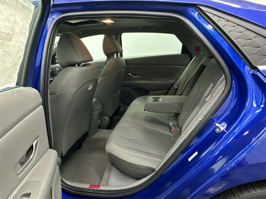 2025 Hyundai Elantra SEL Convenience photo 21