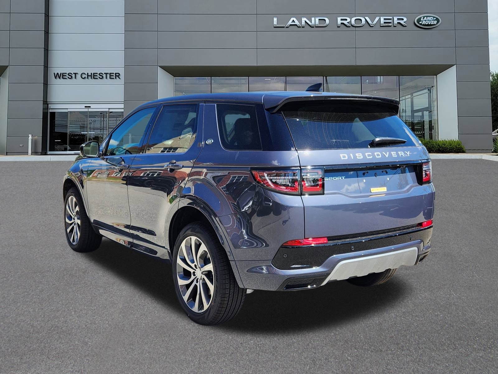 2025 Land Rover Discovery Sport S photo 3