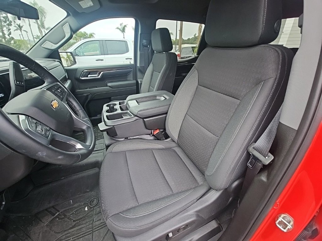 2024 Chevrolet Silverado 1500 LT photo 5