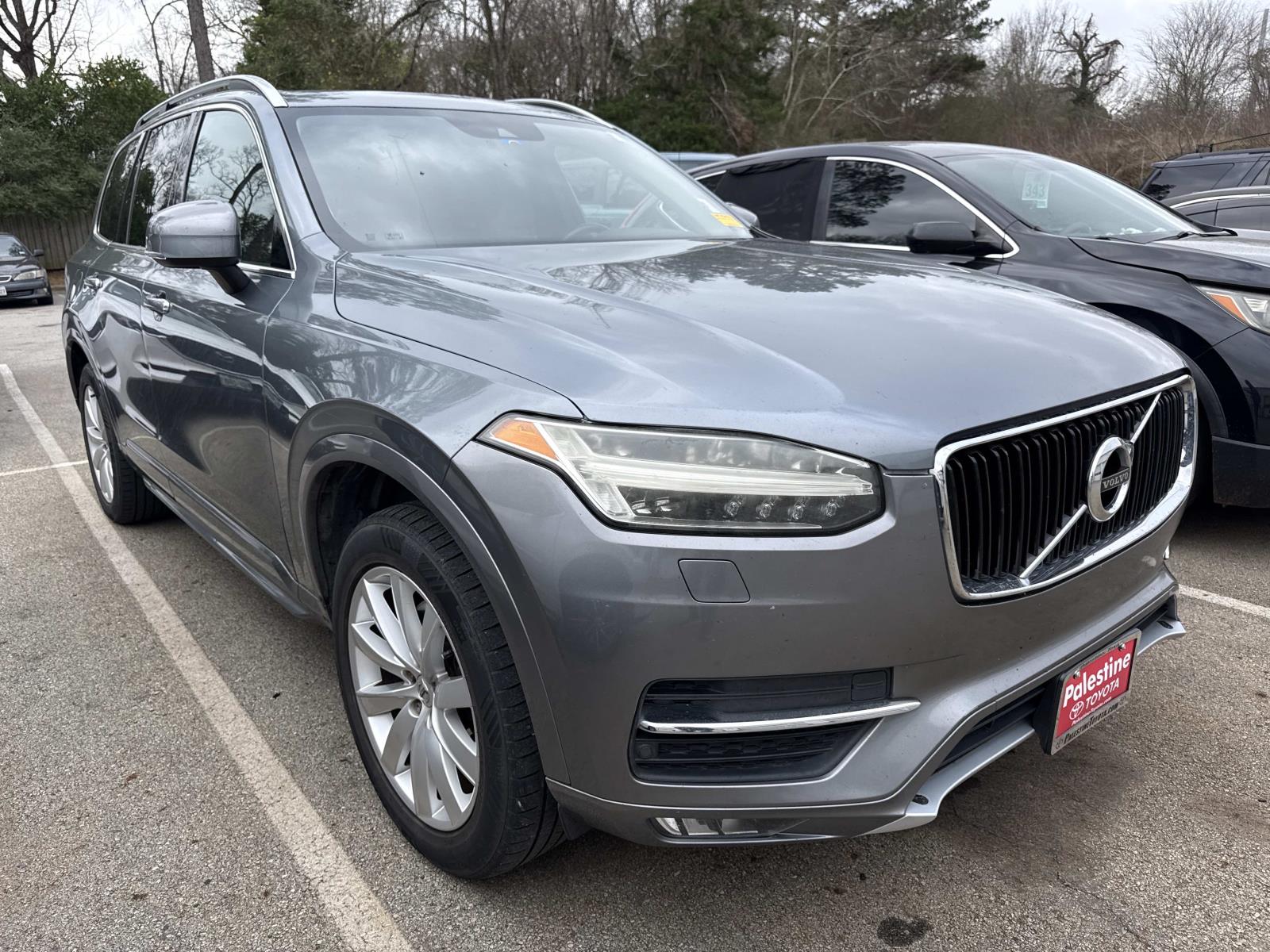2017 Volvo XC90 Momentum's photo