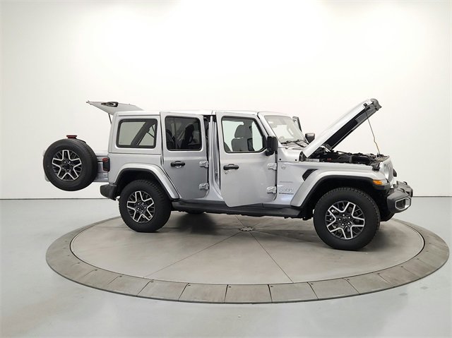 2024 Jeep Wrangler Sahara photo 16