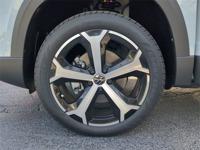 2025 Volkswagen Taos SEL photo 27