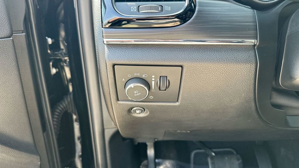 2021 Jeep Grand Cherokee Anniversary Edition photo 15