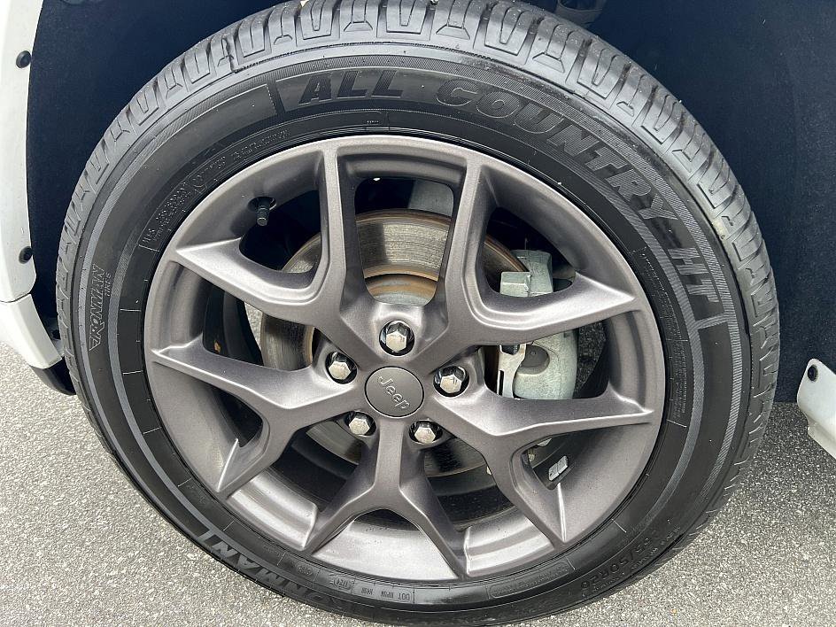 2021 Jeep Grand Cherokee Anniversary Edition photo 8