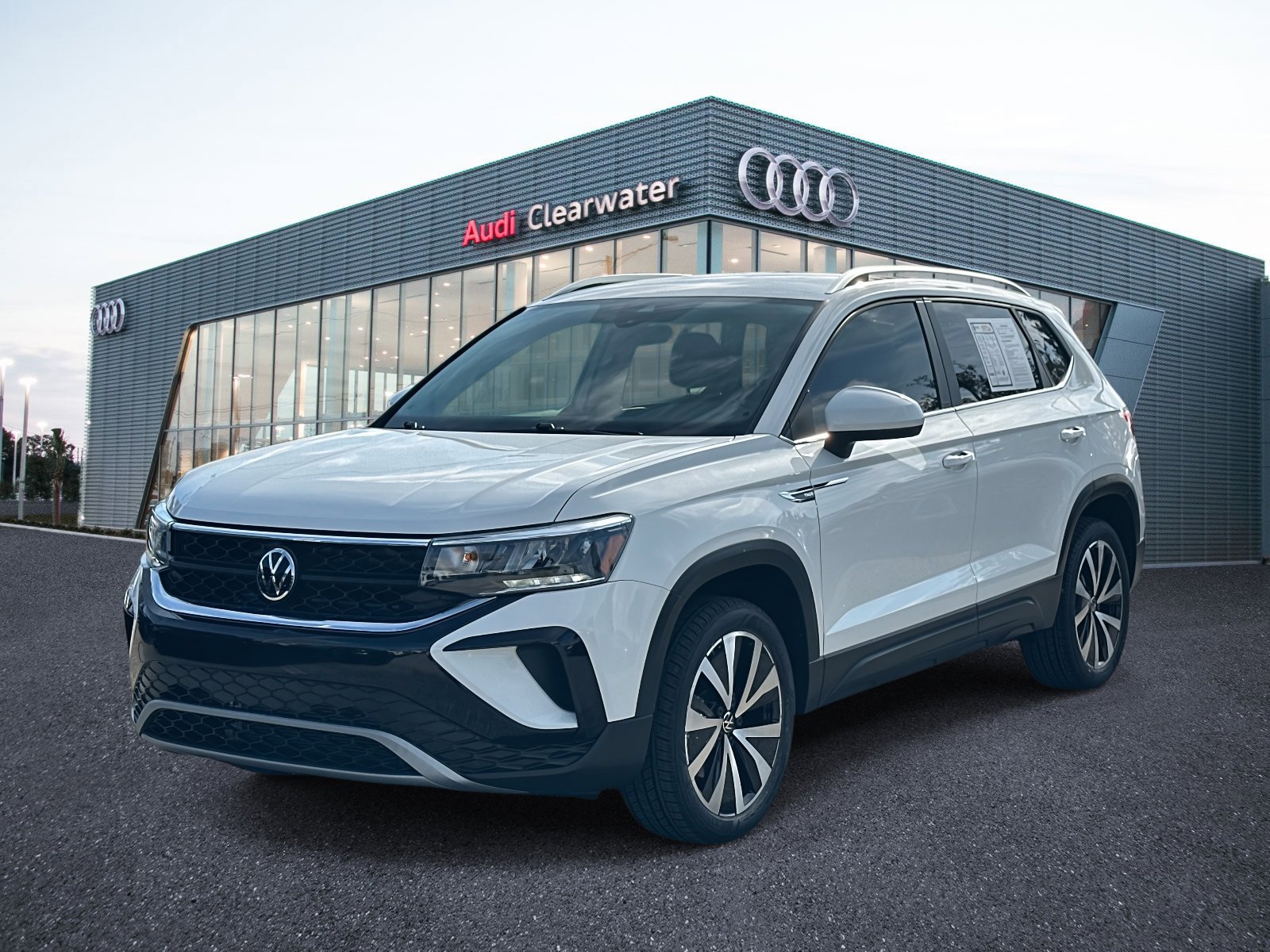 2023 Volkswagen Taos SE's photo