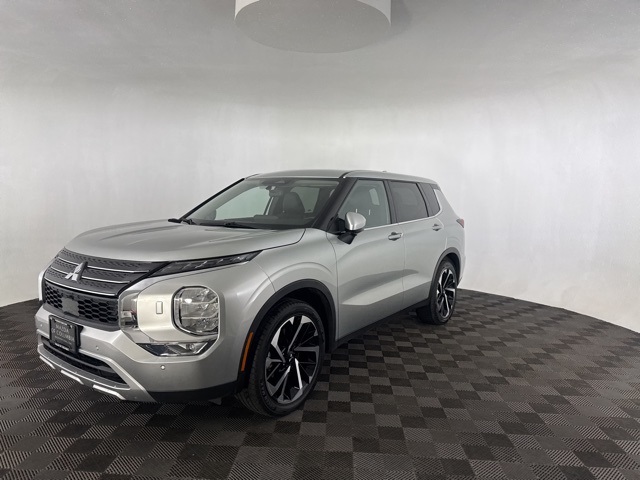 2024 Mitsubishi Outlander SE photo 3