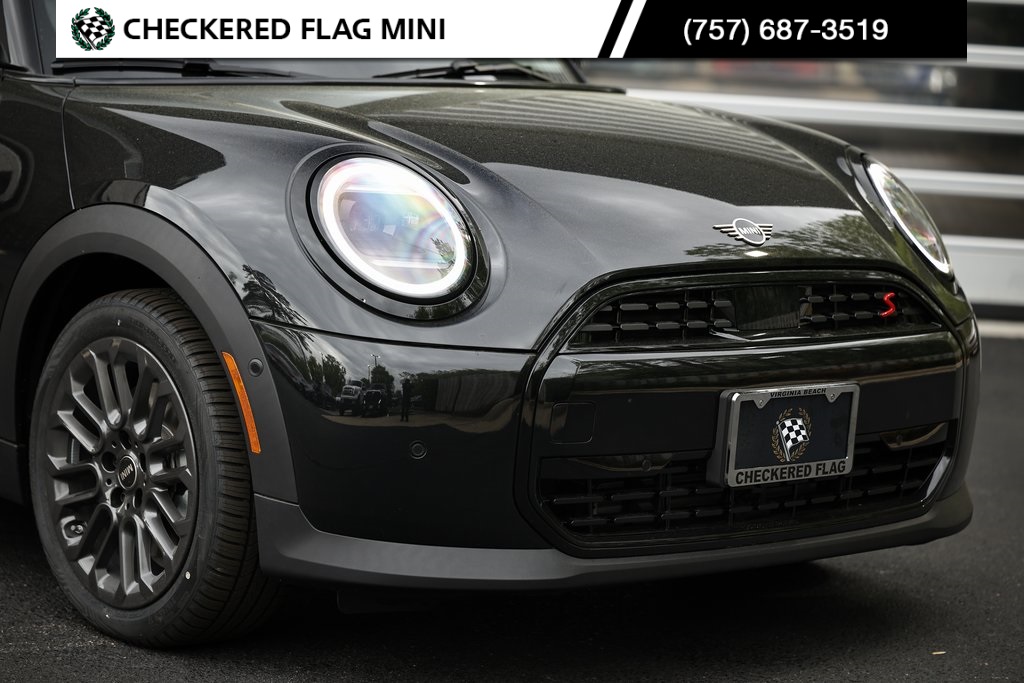 2025 Mini Cooper 2 Door Hardtop Signature photo 2