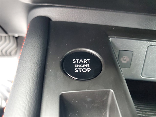 2025 Nissan Kicks SR photo 18