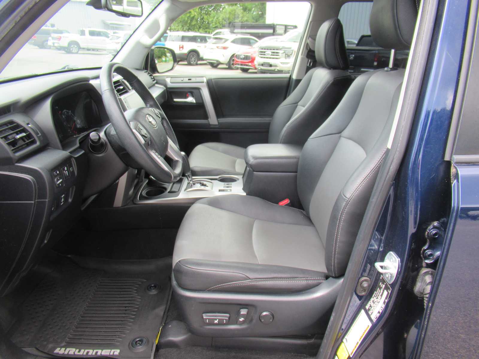 2020 Toyota 4Runner SR5 Premium photo 12