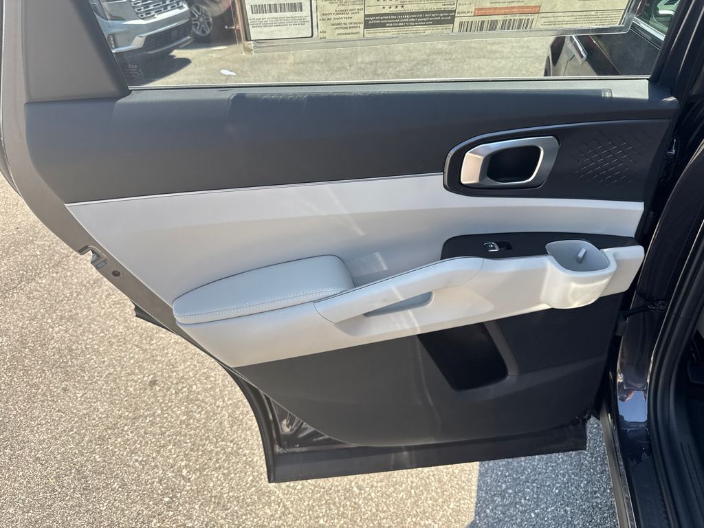 2025 Kia Sorento S photo 19