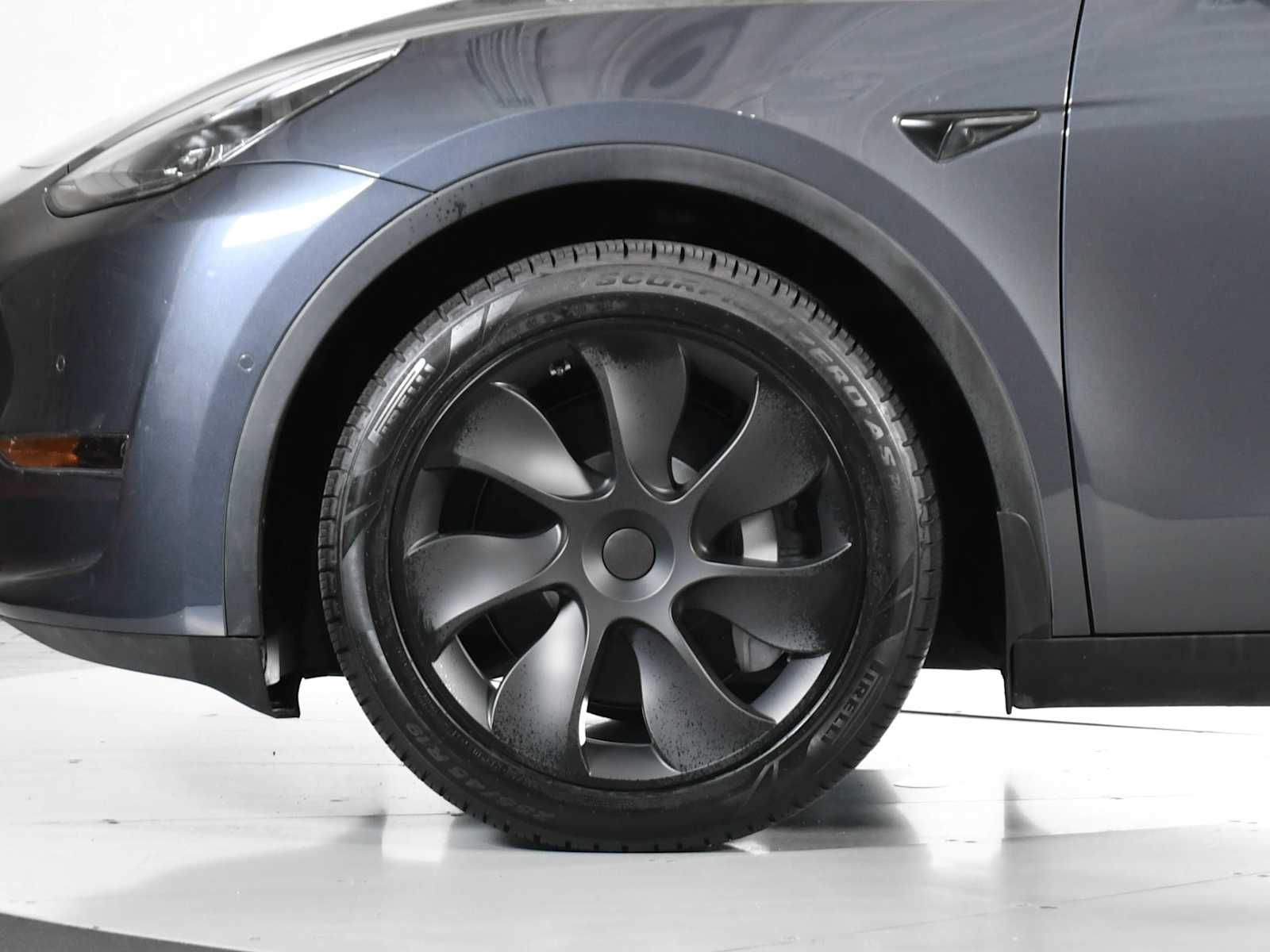 2022 Tesla Model Y Long Range photo 9