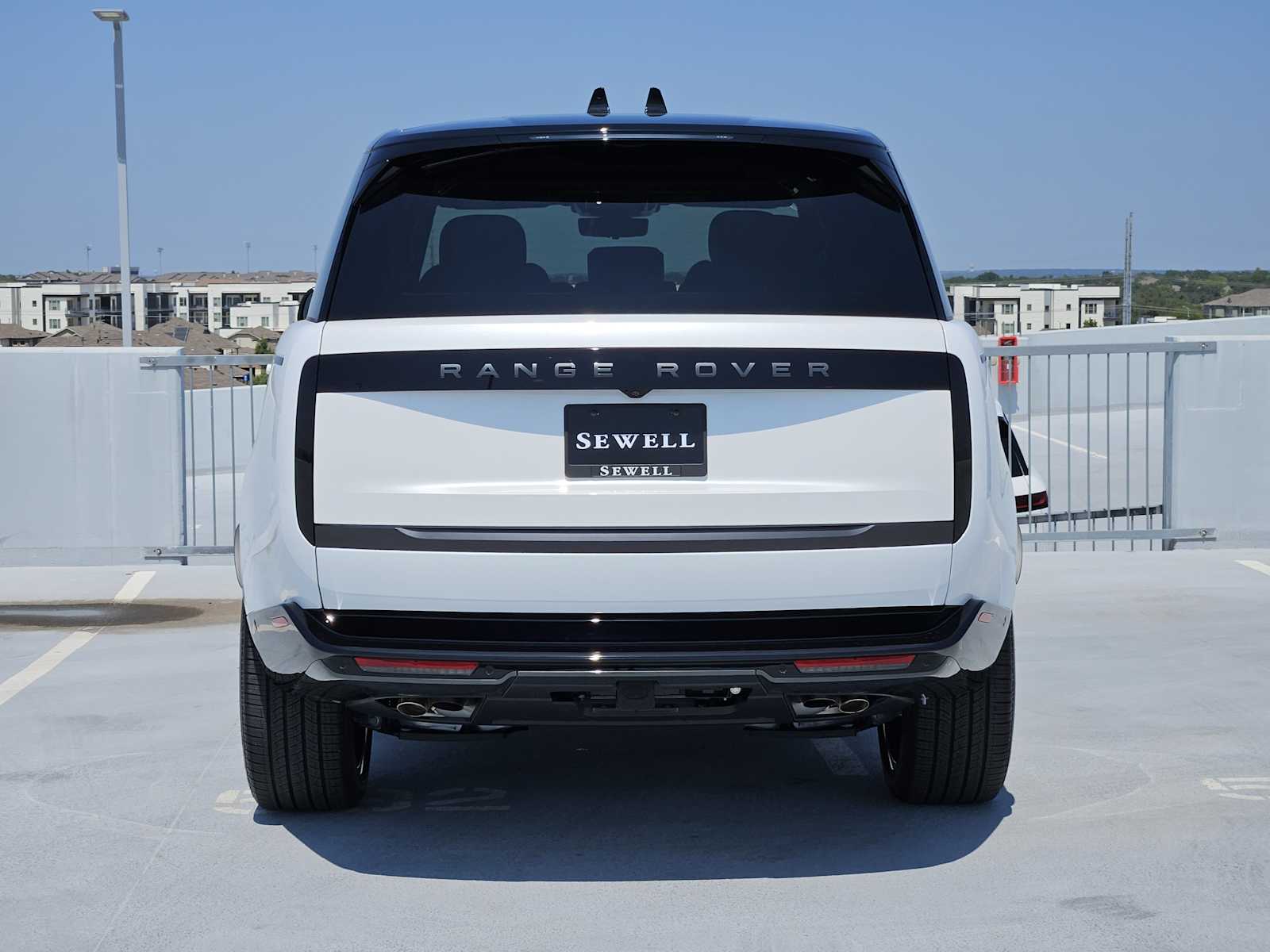 2025 Land Rover Range Rover SE photo 6
