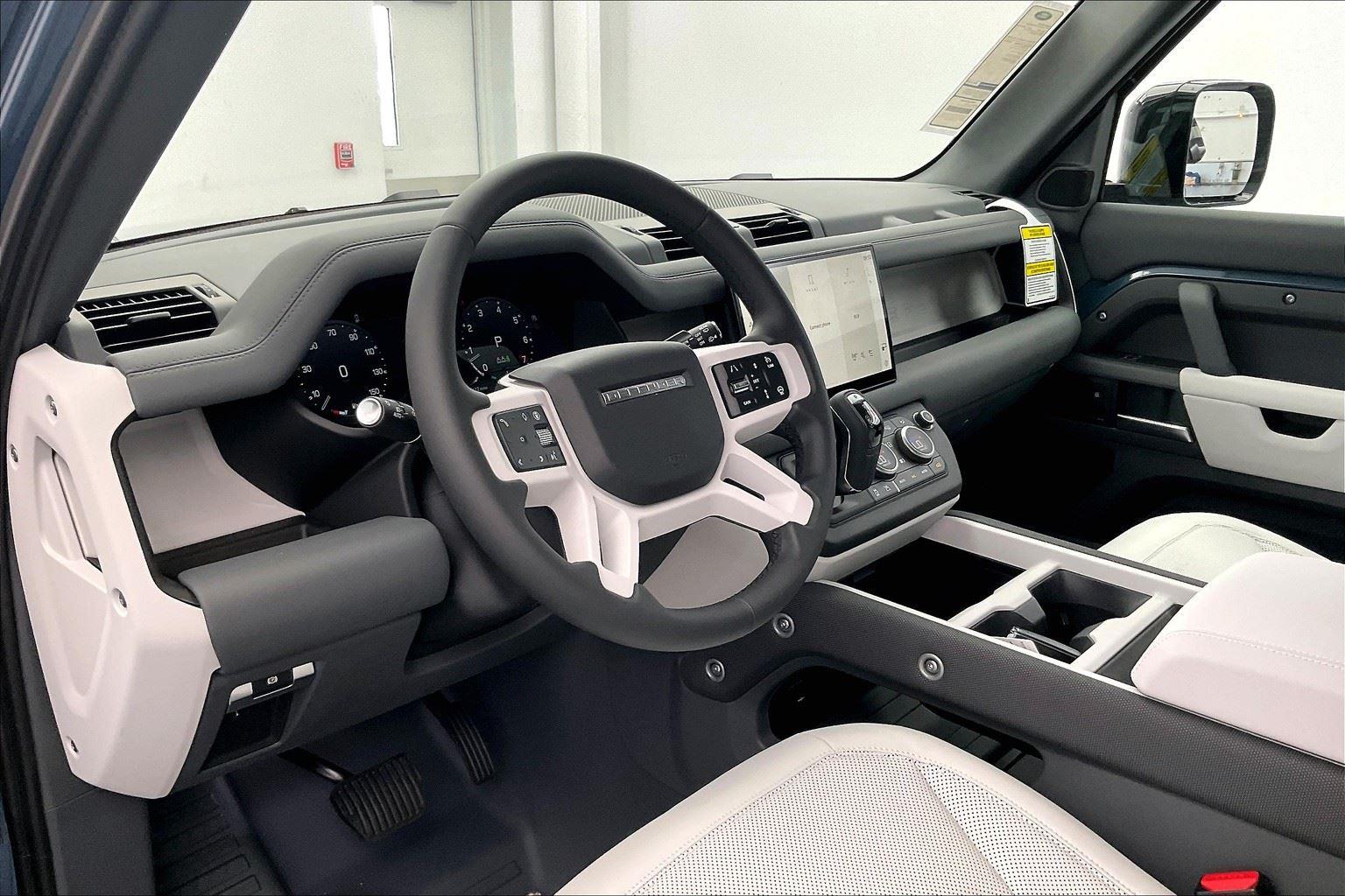 2025 Land Rover Defender S 110 photo 3