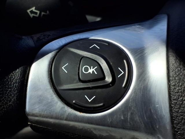2014 Ford C-Max Hybrid SEL photo 23