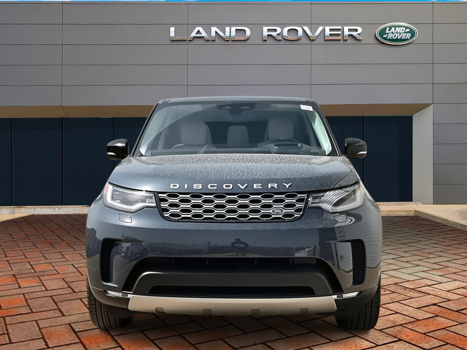 2025 Land Rover Discovery S photo 2
